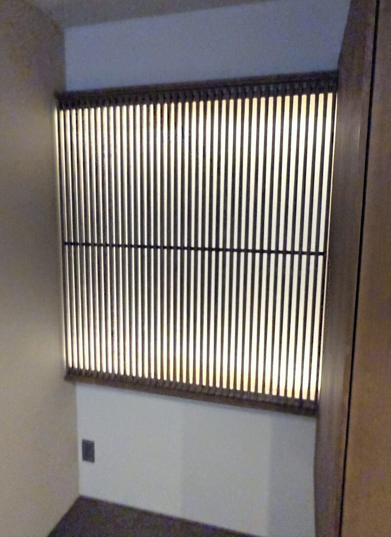 繊細な格子の採光建具